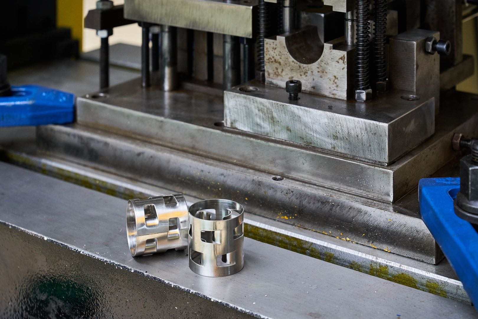 Metal Pall Ring Üretim Hattı CNC Güç Pres Otomatik Besleyici Kalıp 